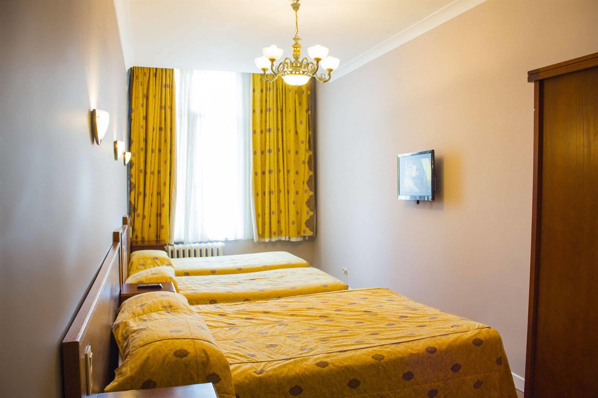 Continental Hotel 2*