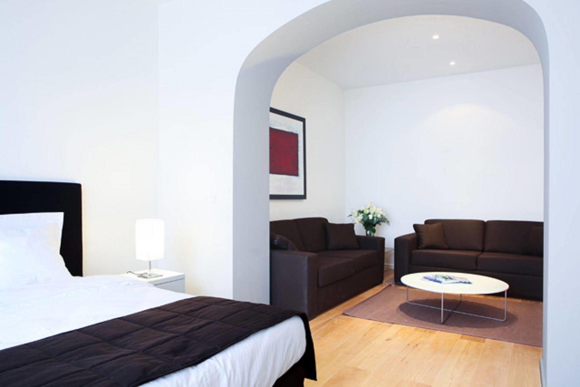 Theater Hotel 2*