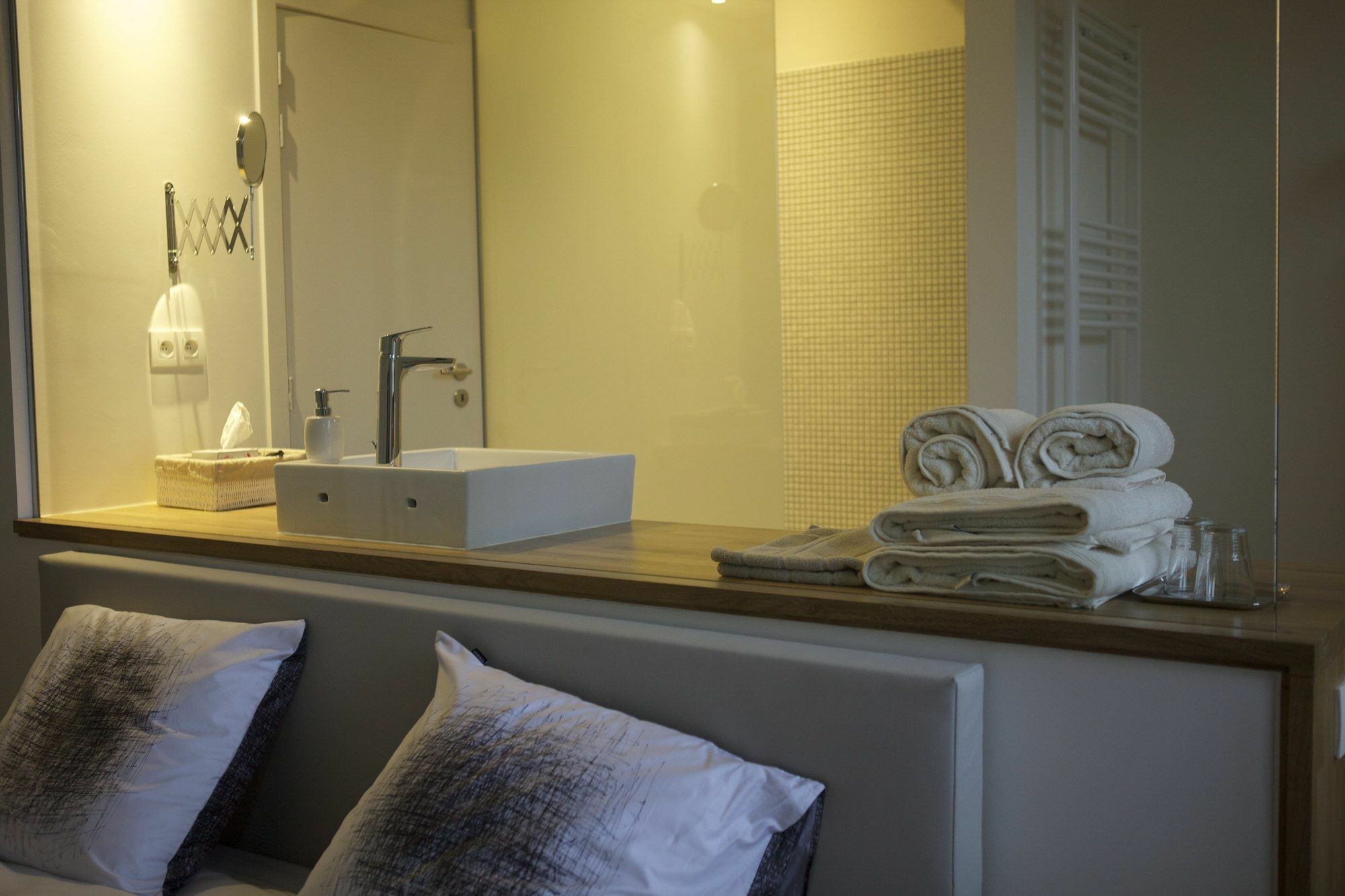 Living In Brûsel, Urban 5*