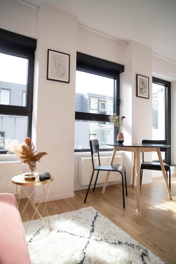 Fabulous Housings 2 Steps From Cee Apartment *
