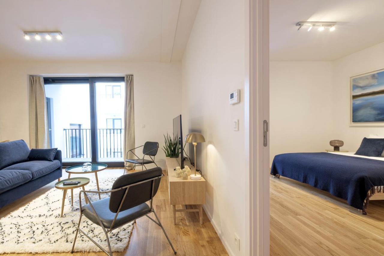 Fabulous Housings 2 Steps From Cee Apartment
