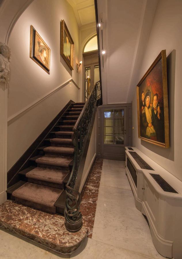 Louise Sur Cour Bed & Breakfast Bruxelles