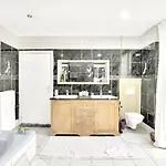 One Bedroom Appartement With City View Furnished Balcony And Wifi At Saint Gilles
