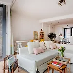 Defacqz Modern Residence
