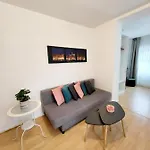 Studio Alicia, Idealement Situe
