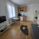 Studio Alicia, Idealement Situe