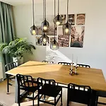 Urbanstay Suites - Grand Place 2 Bd Apartment