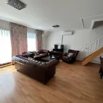 Un Duplex Chic Pour Une Experience Unique A Cote De La Basilique