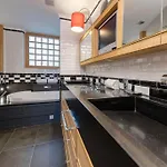 City Luxury: 3Br, Prime Location