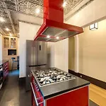 City Luxury: 3Br, Prime Location