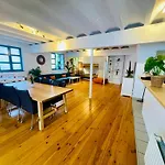 Down Town Oasis-Spacious Loft With Private Parking