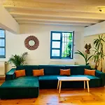 Down Town Oasis-Spacious Loft With Private Parking