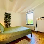 Down Town Oasis-Spacious Loft With Private Parking