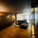 Down Town Spacious Loft Retreat With Private Parking