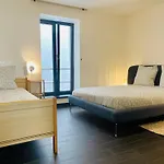 Down Town Spacious Loft Retreat With Private Parking