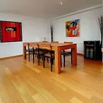 Down Town Spacious Duplex With Private Parking & Game Room