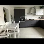 Appartement Spacieux Avec Terrasse Et Garage Prive