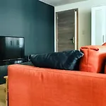 Appartement Entierement Renove Et Equipe De Deux Chambres Dans Le Quartier Schuman
