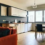 Appartement Entierement Renove Et Equipe De Deux Chambres Dans Le Quartier Schuman