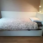 Appartement Entierement Renove Et Equipe De Deux Chambres Dans Le Quartier Schuman