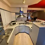 J And R Brussels City Apartment