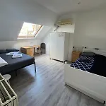European District Apartment Thirteen