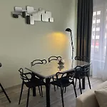 Modern & Cozy - Fast City Access