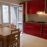 Trone Apartment