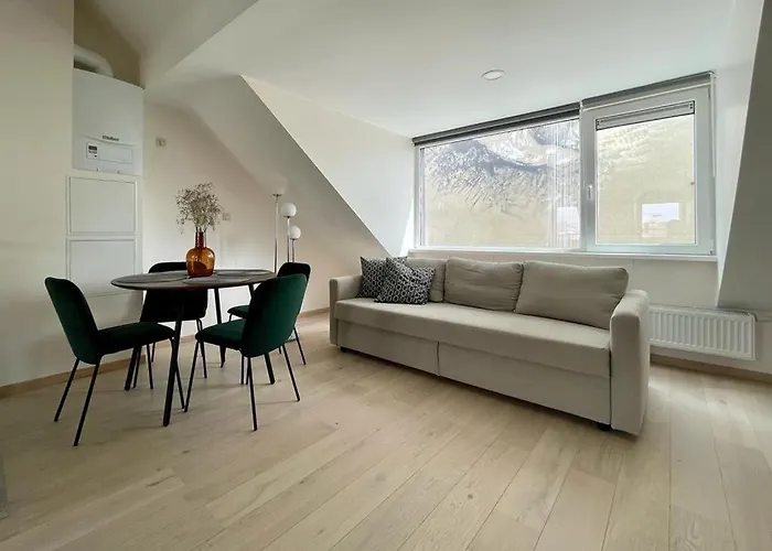Charming Duplex On The Canal Brussels
