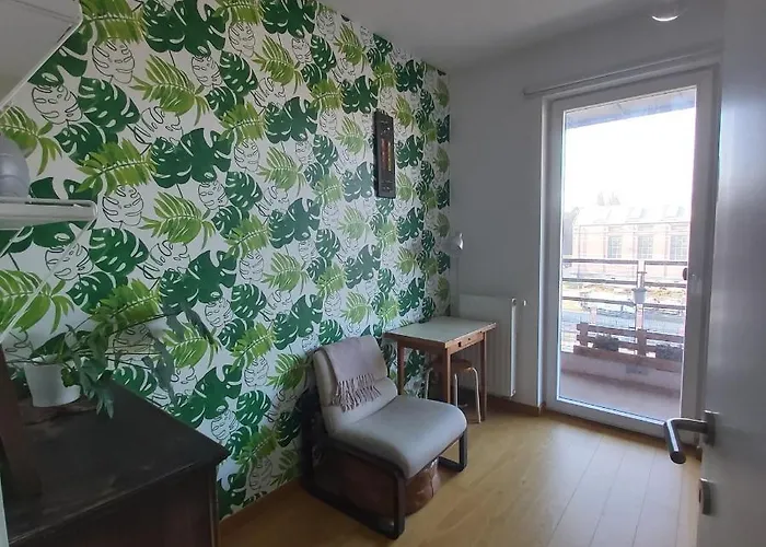 Room And Balcony With Canal View - Shared Bathroom