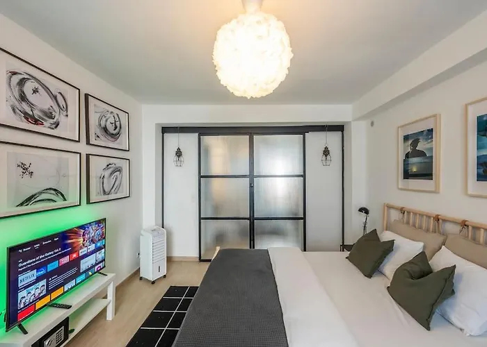 Superb 3 Bedroom & 3 Bathroom Duplex In Brussels City Centre