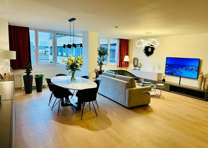 Urbanstay Suites Grand Place Luxury Apartment