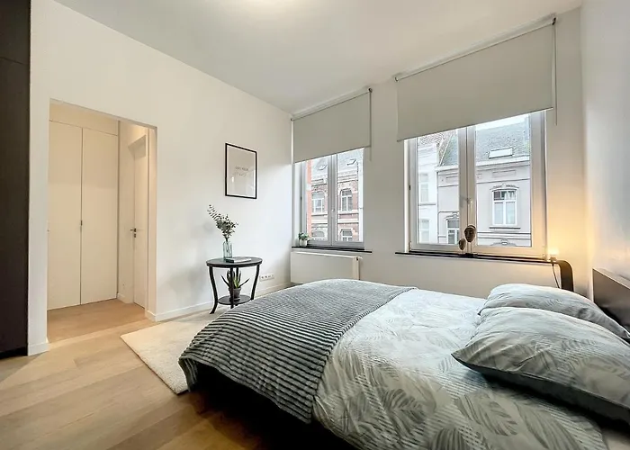 Elegant Flat Cinquantenaire