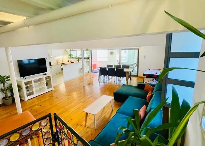 Down Town Oasis-Spacious Loft With Private Parking