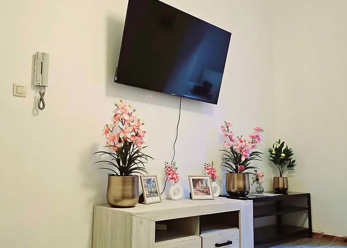 Modern & Comfortable City Center Oasis~King Bed !