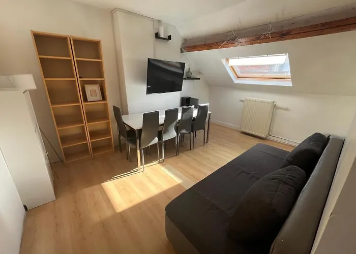 European District Apartment Thirteen