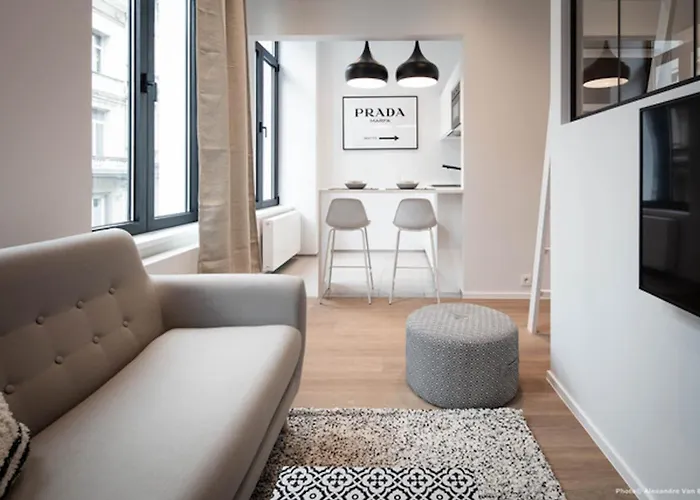 Studios Fully Equipped Near Place Stephanie
