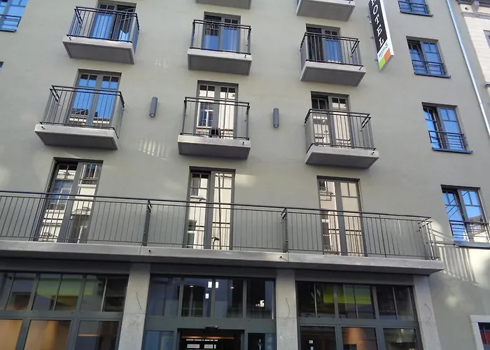 Brxxl 5 City Centre Hostel