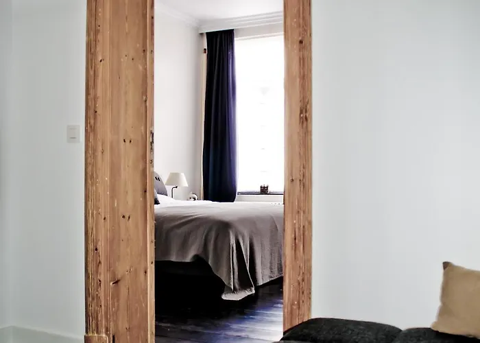House Ninety Guesthouse