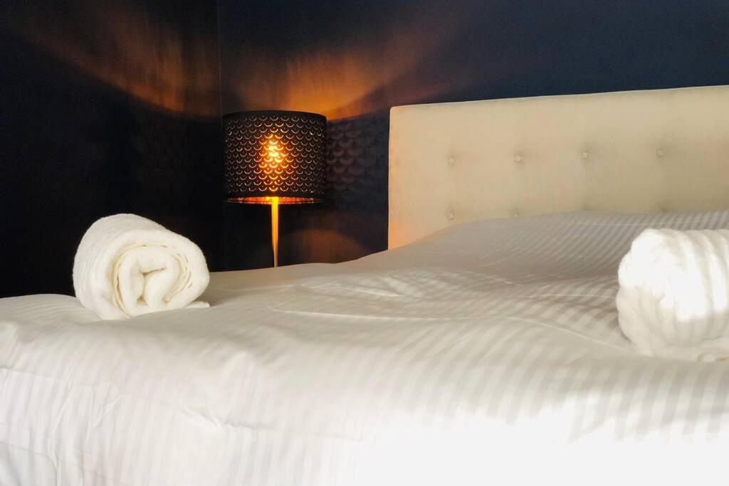 By Foot! Authenticity & Luxury Nearby Apartment