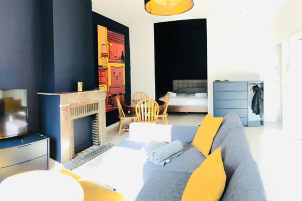By Foot! Authenticity & Luxury Nearby Apartment