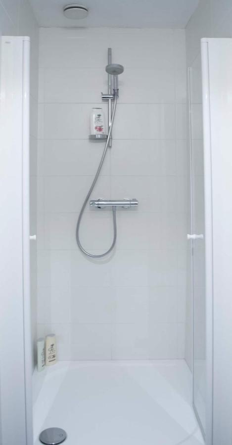 Privatunterkunft Chic With Bathroom - Terrace & Free Parking *
