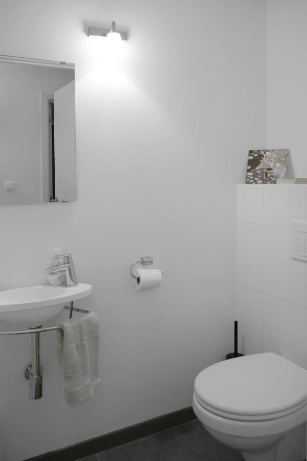 Chic With Bathroom - Terrace & Free Parking Privatunterkunft