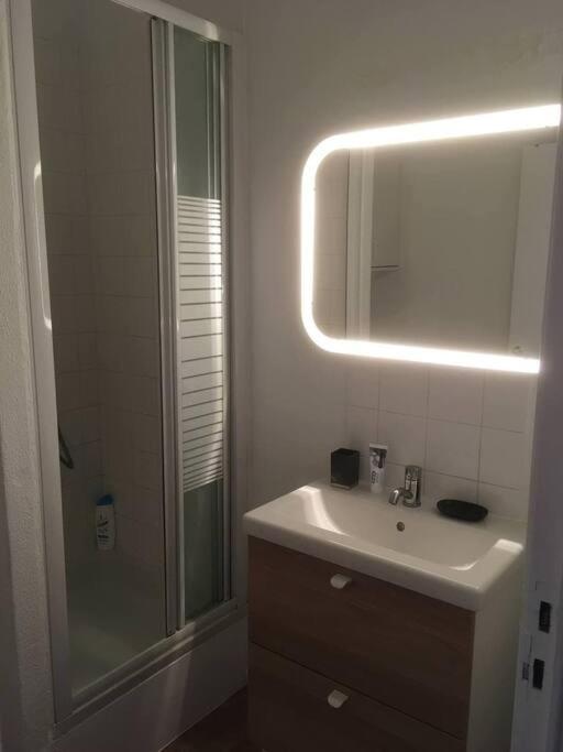 Modernite Et Confort A Deux Pas Du Centre De Bxl Apartment