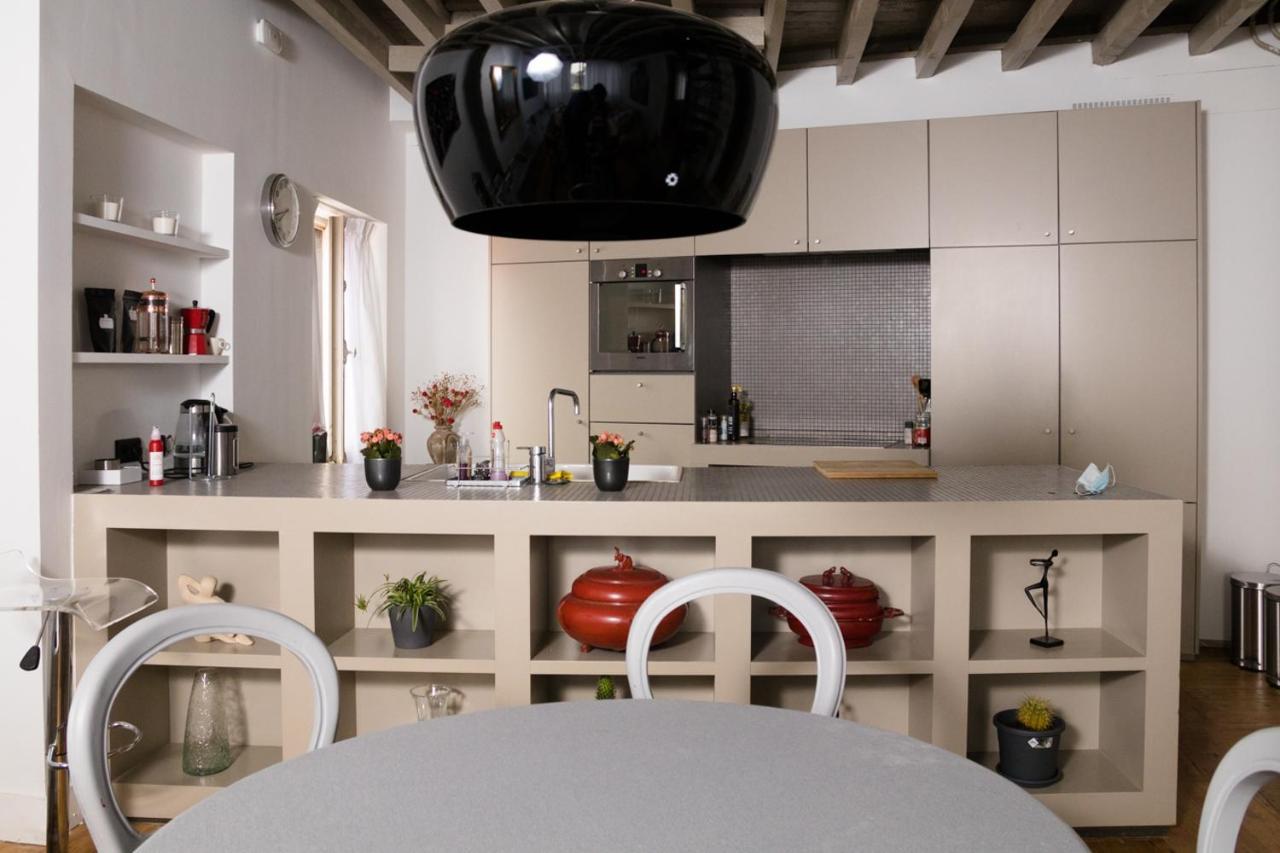 Duplex Dernier Etage Avec Terasse A Deux Pas De La Grand Place * Brussels