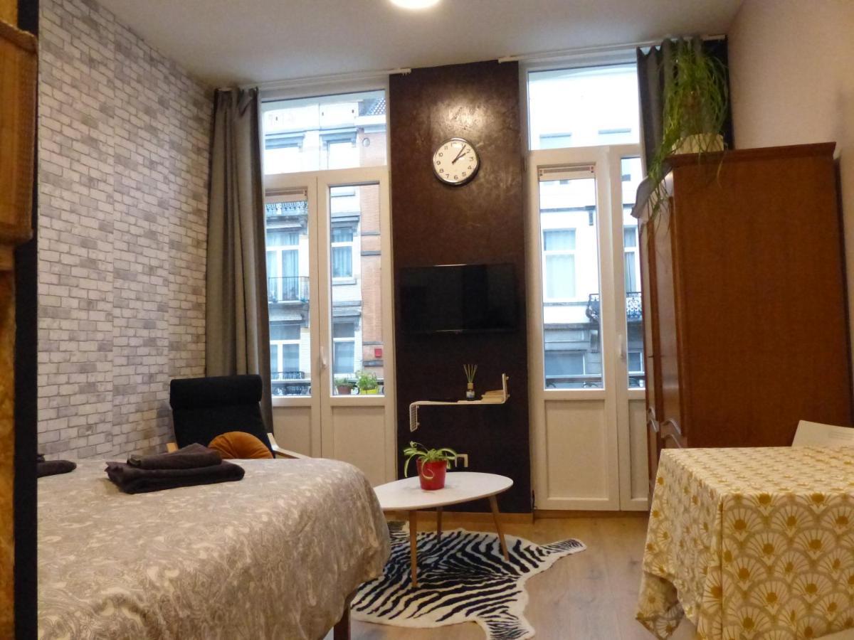 Superbe Au 1er Etage, Proche De La Gare Du Midi *