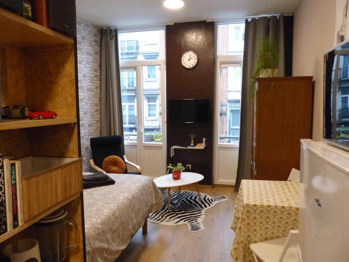 Superbe Au 1er Etage, Proche De La Gare Du Midi *