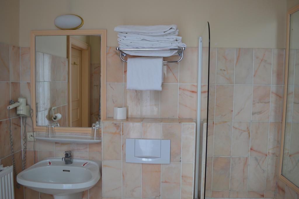 Hotel Matignon 3*