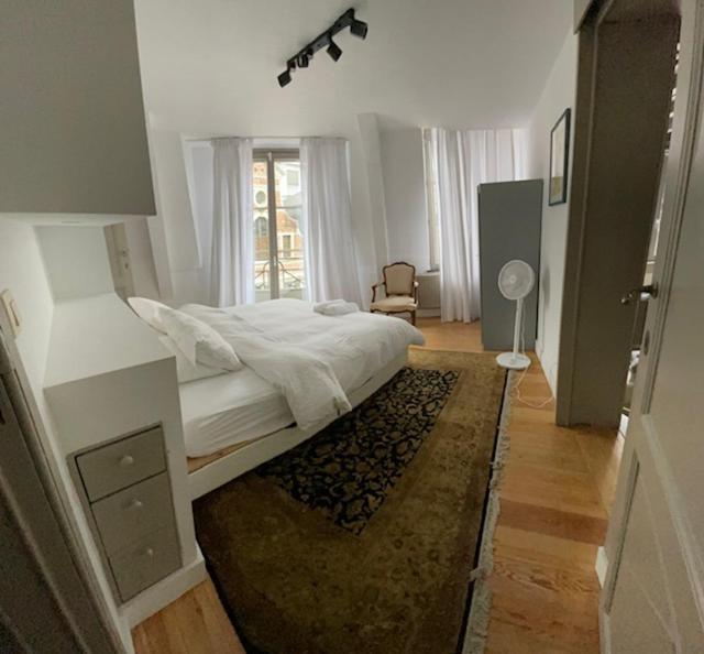 Duplex Dernier Etage Avec Terasse A Deux Pas De La Grand Place Apartment Brussels