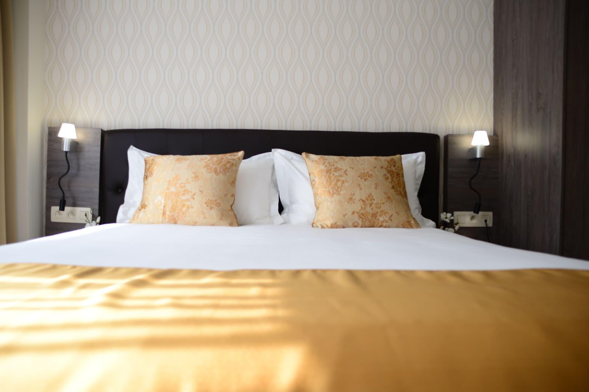 The Helmet Hotel 2*